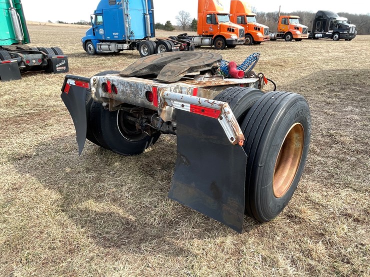 1983-fruehauf-semi-image-5