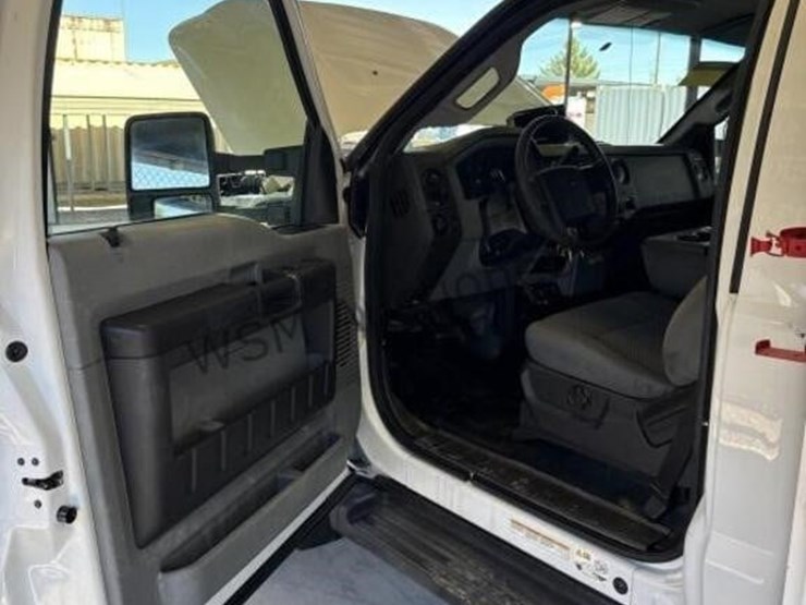 2014-ford-f550-image-23