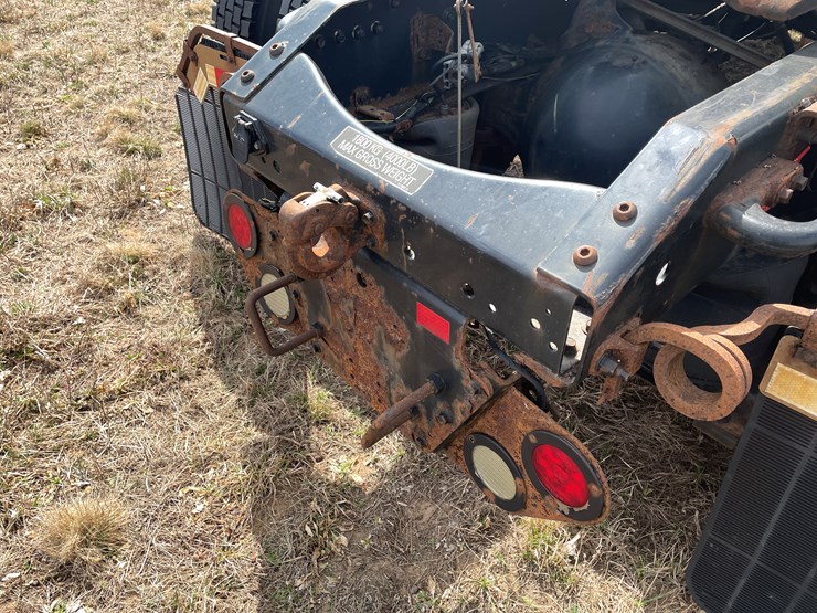 #115-•-2013-volvo-single-axle-day-cab-semi-tractor-(has-wi-title)-image-34