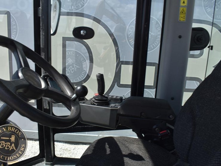 2015-caterpillar-cs66b-image-34