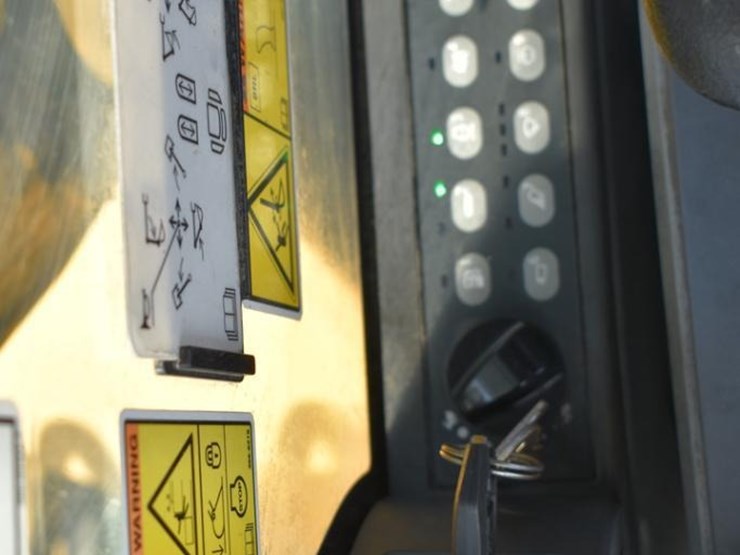 2019-caterpillar-326fl-image-59