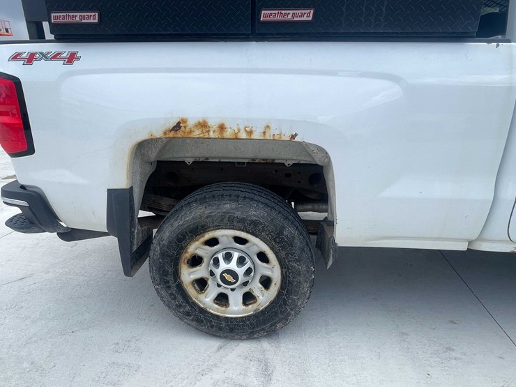 2015-chevrolet-2500-image-17