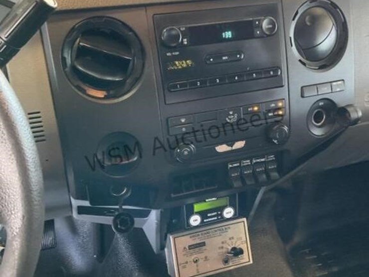 2013-ford-f550-image-21