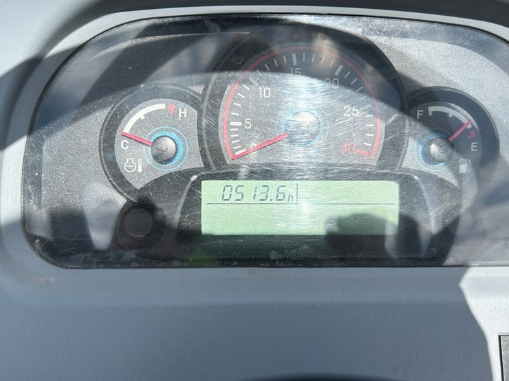 2016-new-holland-workmaster-33-image-27