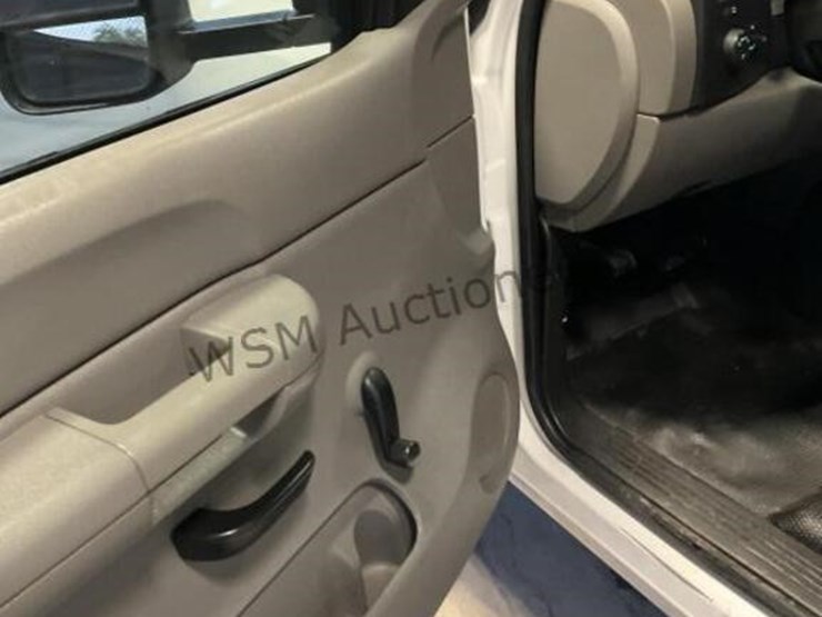 2008-chevrolet-silverado-3500hd-image-26