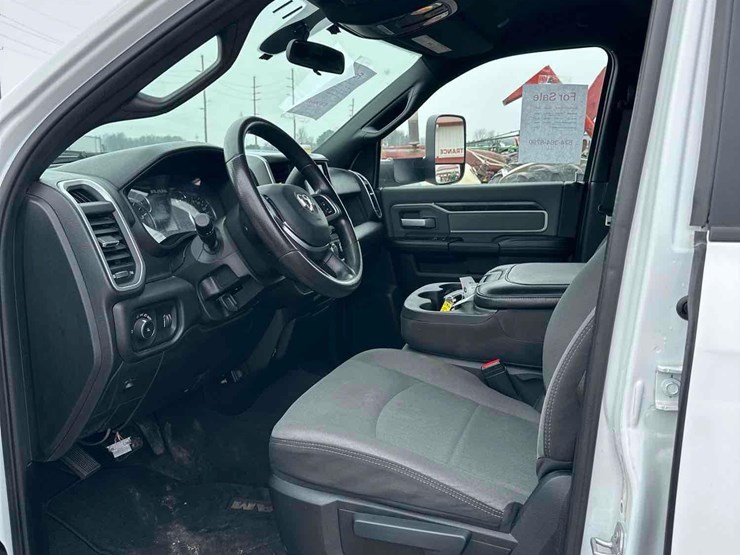 2022-dodge-3500-image-19