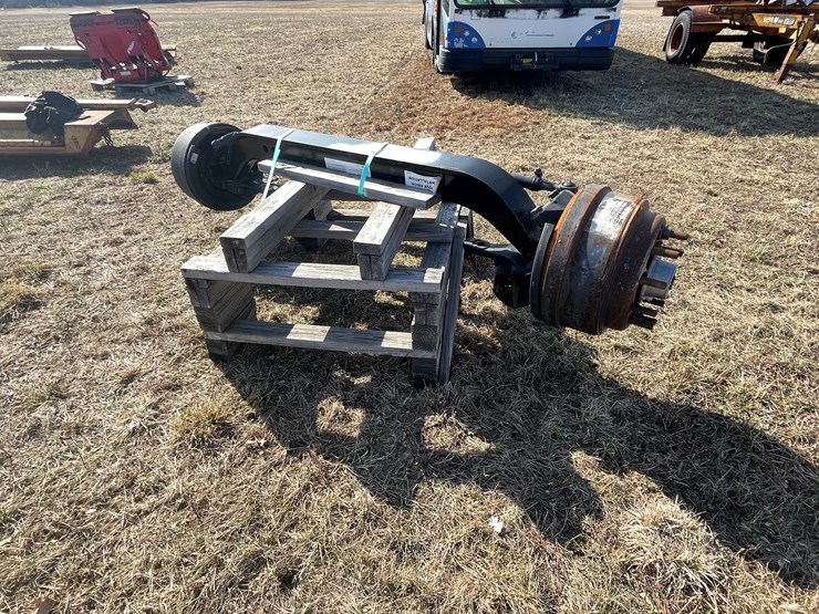 #10685-•-hendrickson-semi-truck-steer-axle-image-1