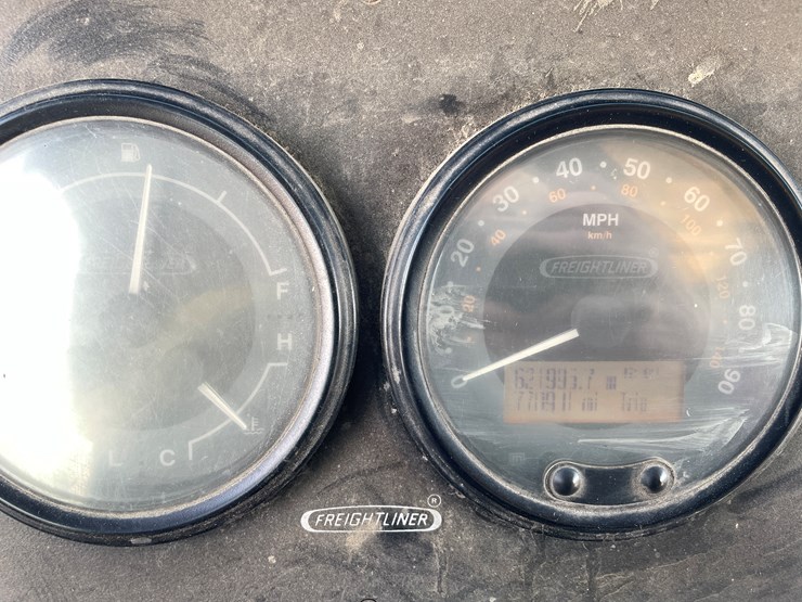 #164-•-2005-freightliner-box-truck-(has-wi-title)-image-16