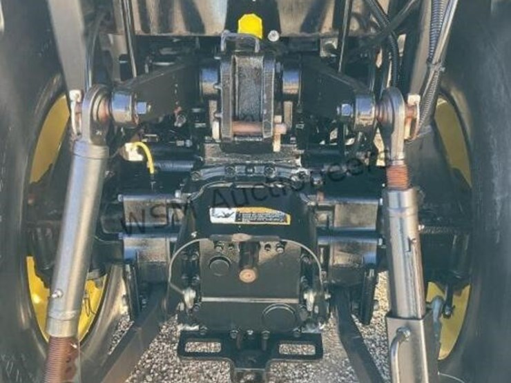 john-deere-3320-image-10