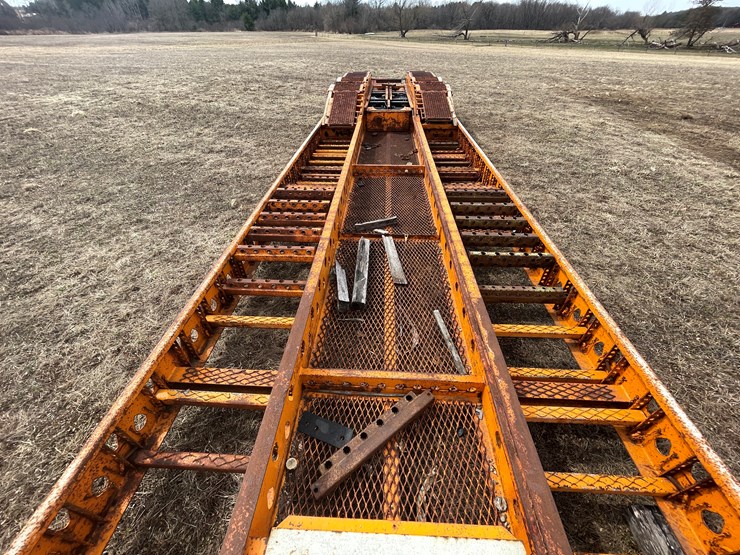 #154-•-2005-delavan-semi-truck-auto-hauler-trailer-(delay-in-title)-image-13