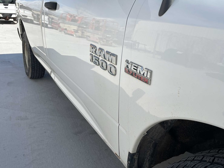 2015-dodge-1500-image-19