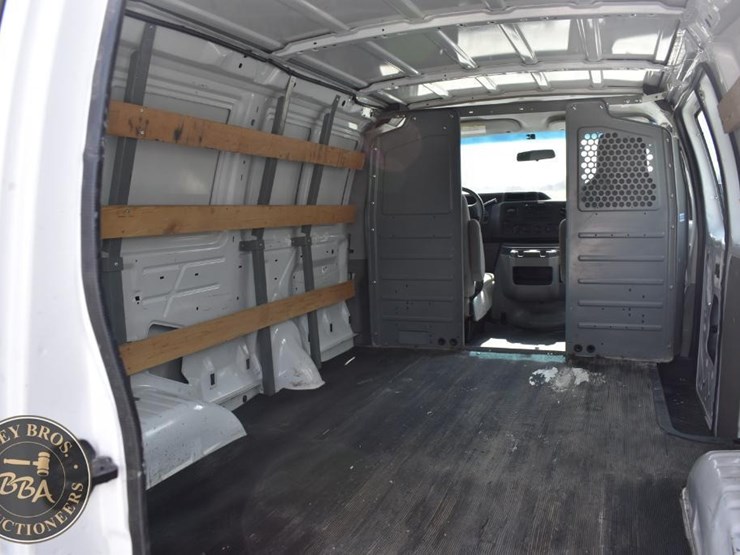 2014-ford-e250-image-20
