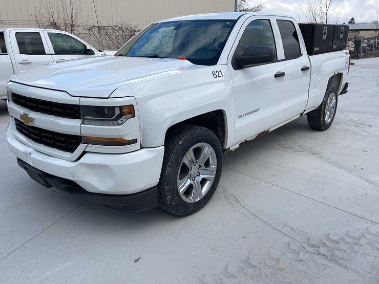 2017-chevrolet-1500-image-1