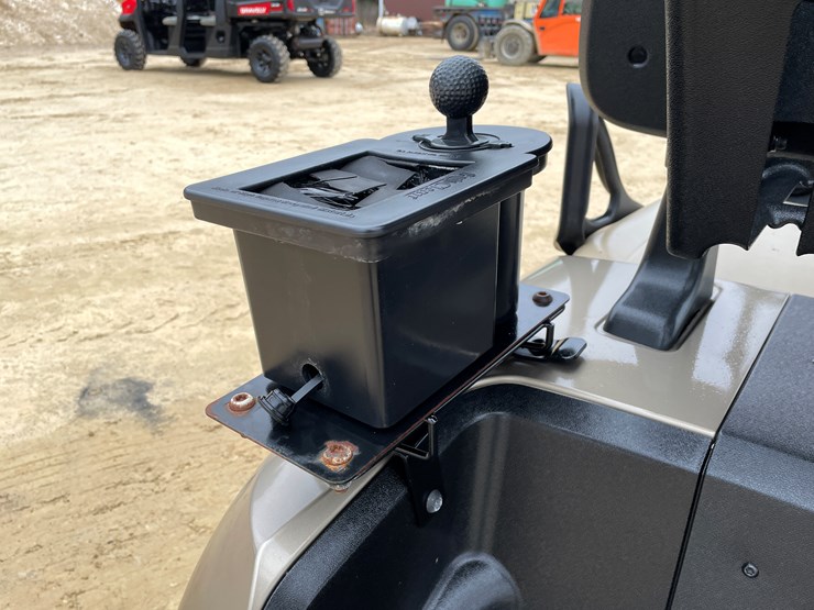 #605-•-ez-go-rxv-electric-golf-cart-image-38