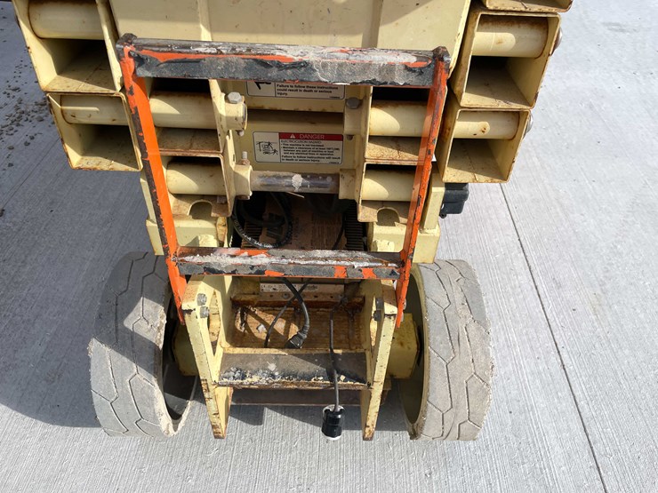 2014-jlg-2630es-image-16