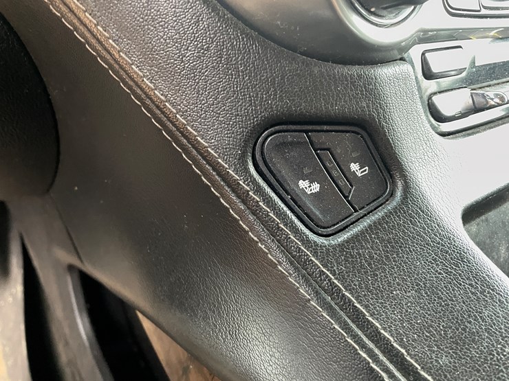 2015-chevrolet-suburban-image-81