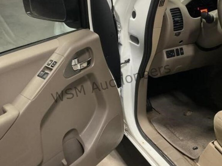 2015-nissan-frontier-image-24