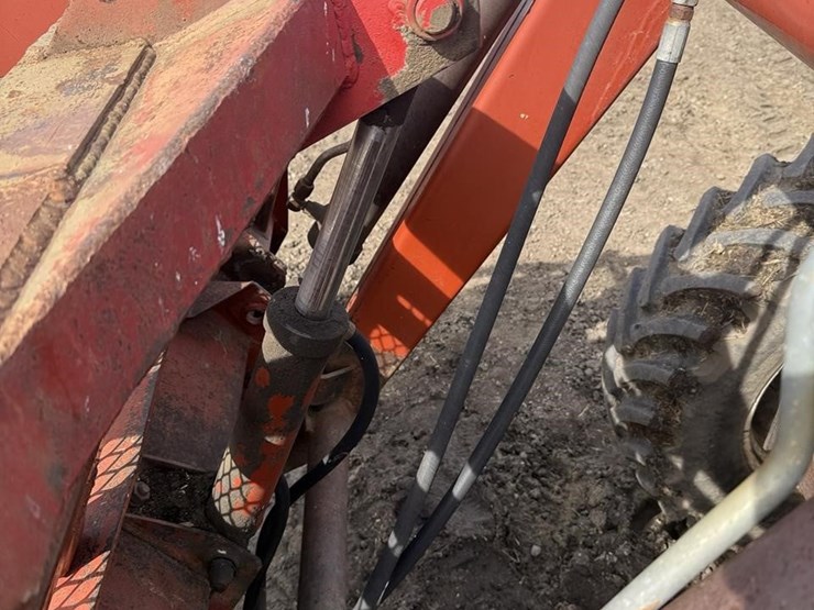 hesston-tractor-2805-image-28