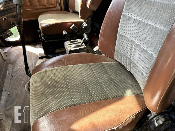 1991-freightliner-fld120-image-40