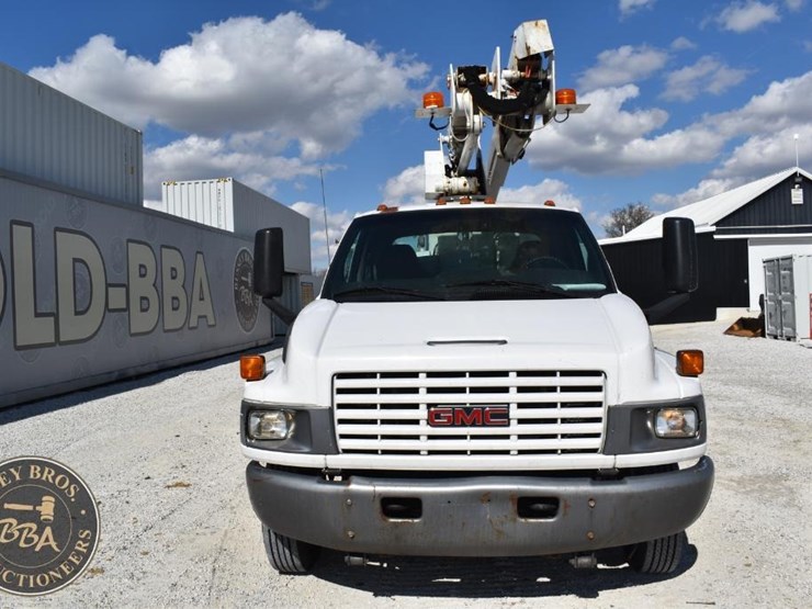 2005-gmc-topkick-image-13