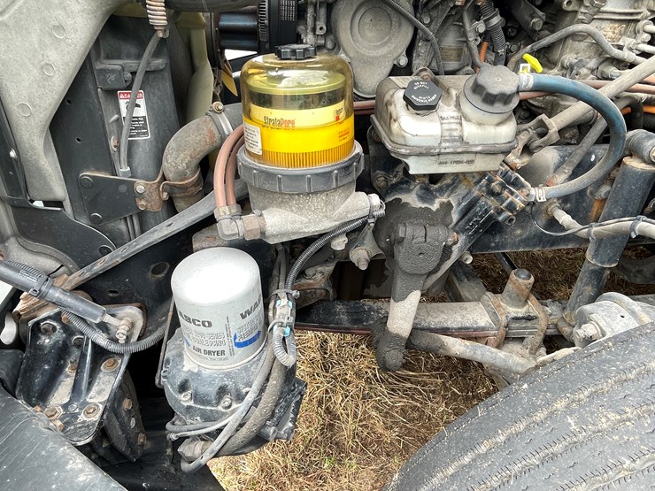 #113-•-2017-freightliner-single-axle-day-cab-semi-tractor-(has-wi-title)-image-42