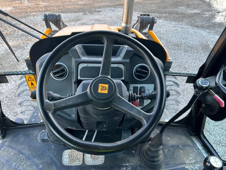 2021-jcb-3cx-image-21