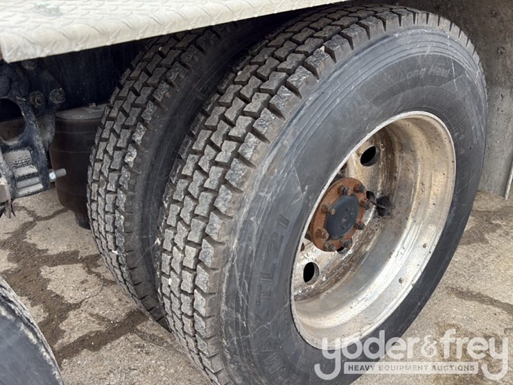 2018-peterbilt-579-image-90