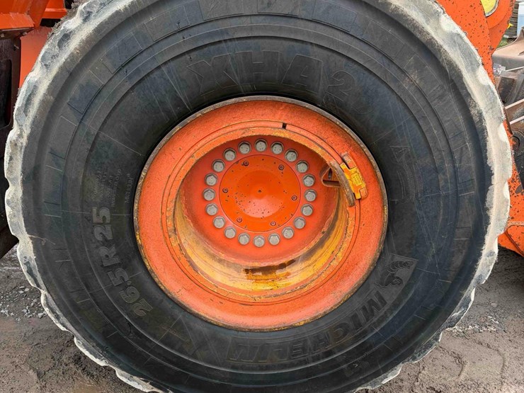 2019-hitachi-zw310-6-image-11