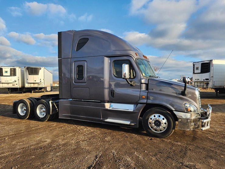 2020-freightliner-cascadia-125-image-2