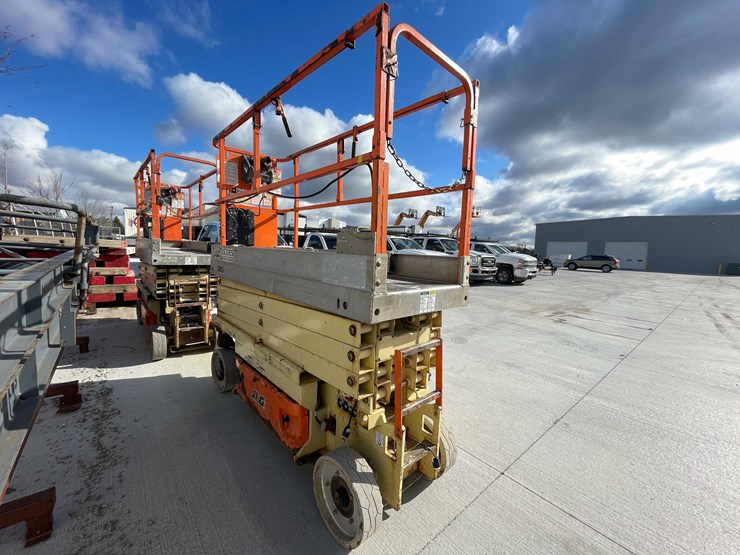 2014-jlg-2630es-image-5