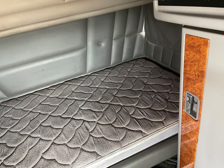 2008-peterbilt-386-image-74