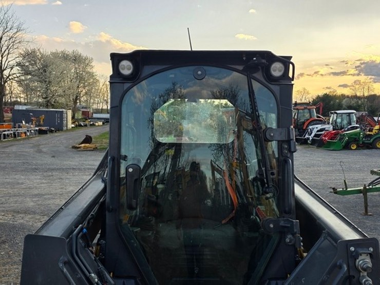 2021-deere-325g-image-40