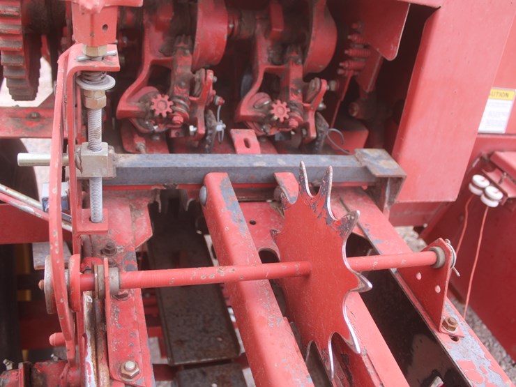 new-holland-580-image-47