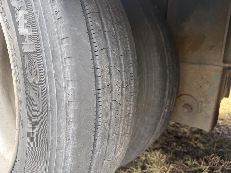 2013-2013-mov-hall-trailer-image-15