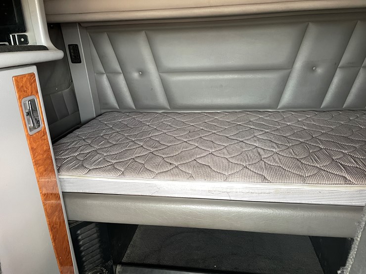 2008-peterbilt-386-image-73