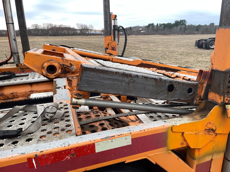 #110-•-2014-volvo-car-hauler-semi-and-trailer-(has-wi-title)-image-48