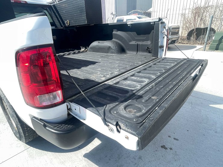 2015-dodge-1500-image-30