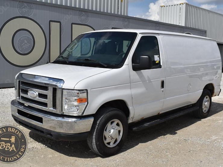 2014-ford-e250-image-1