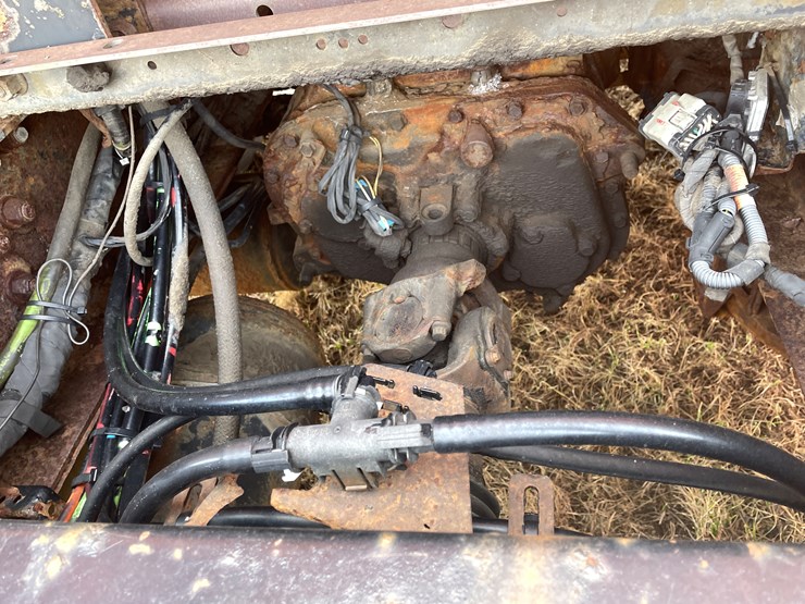 #122-•-2009-volvo-day-cab-semi-tractor-(has-wi-title)-image-27