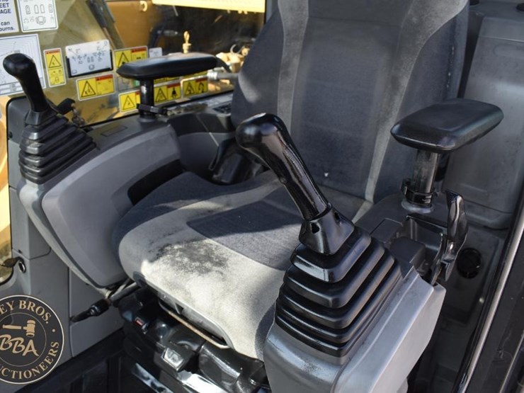 2019-caterpillar-326fl-image-57