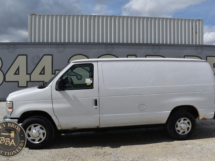 2014-ford-e250-image-2