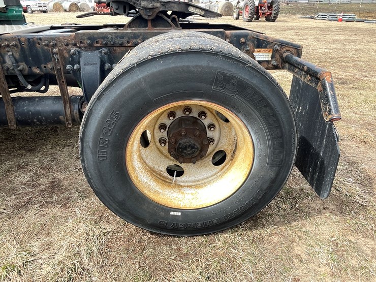 #113-•-2017-freightliner-single-axle-day-cab-semi-tractor-(has-wi-title)-image-20