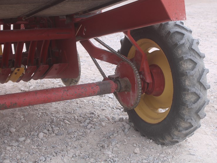 1991-new-holland-144-image-14