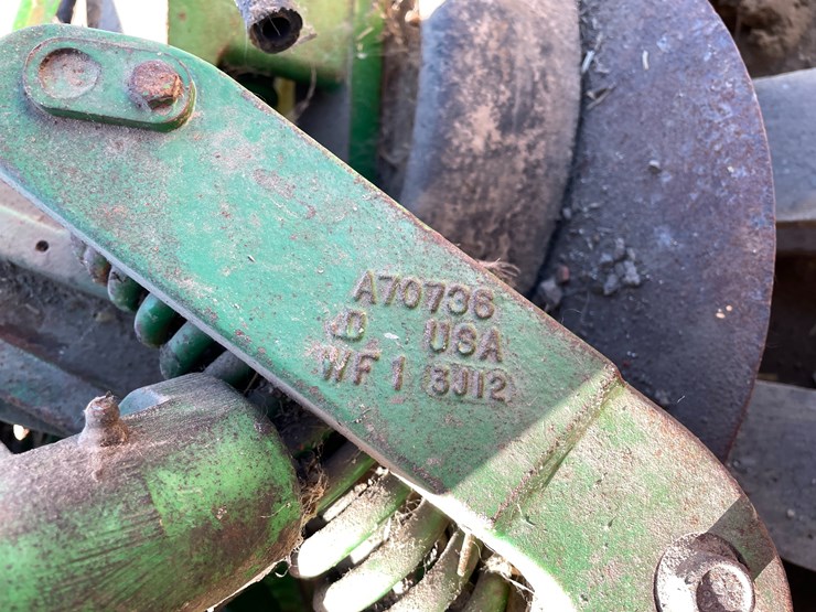 #3956-•-(12)-john-deere-single-disc-culters-image-23