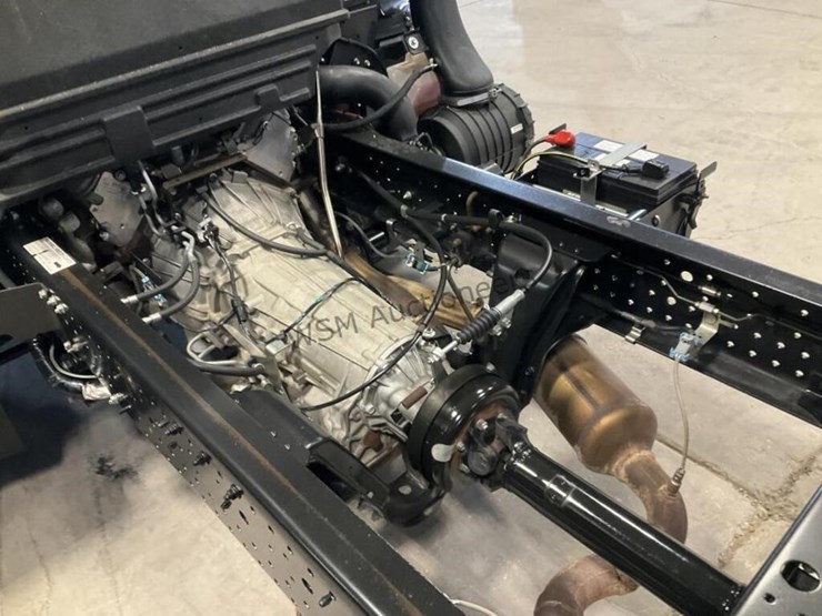 2016-isuzu-npr-image-10