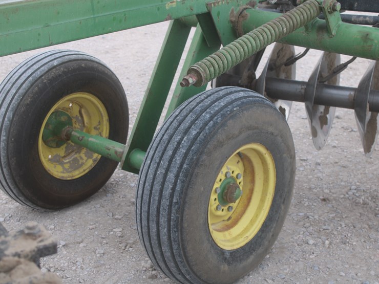 john-deere-220-image-31