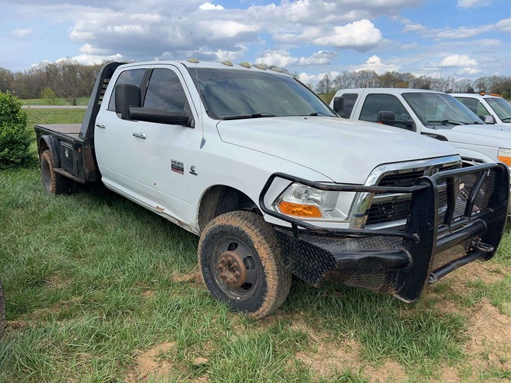 2011-dodge-ram-3500-image-2