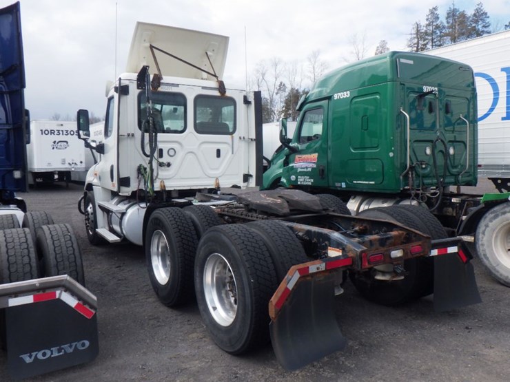 2018-freightliner-cascadia-125-image-12