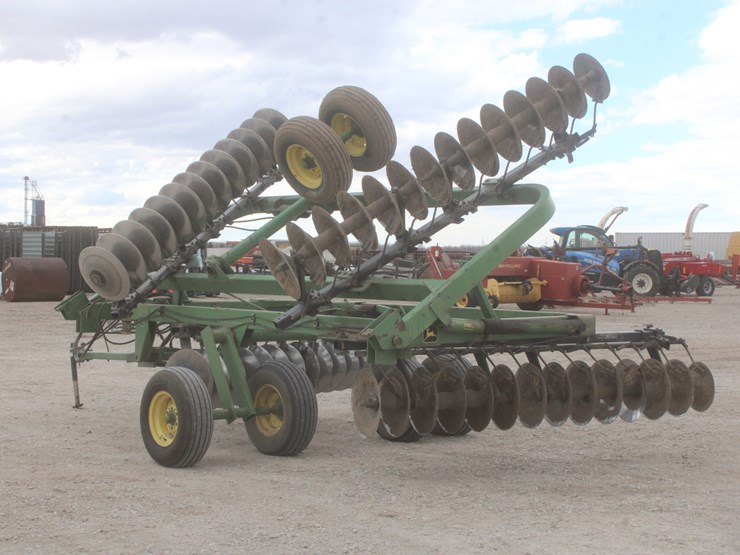 john-deere-220-image-5