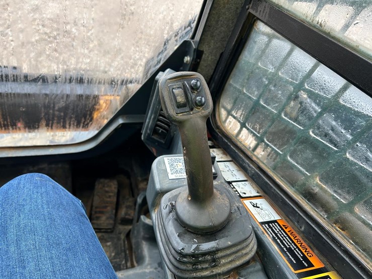 2020-deere-325g-image-21